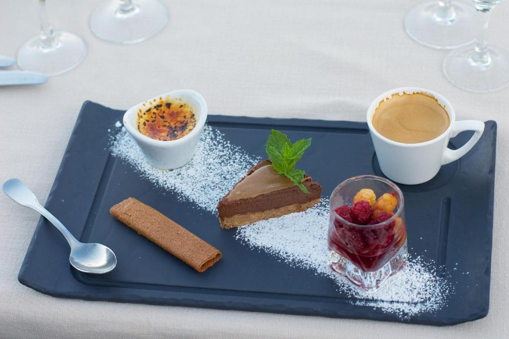 אנדוזה Logis Hotel Restaurant La Porte Des Cevennes מראה חיצוני תמונה