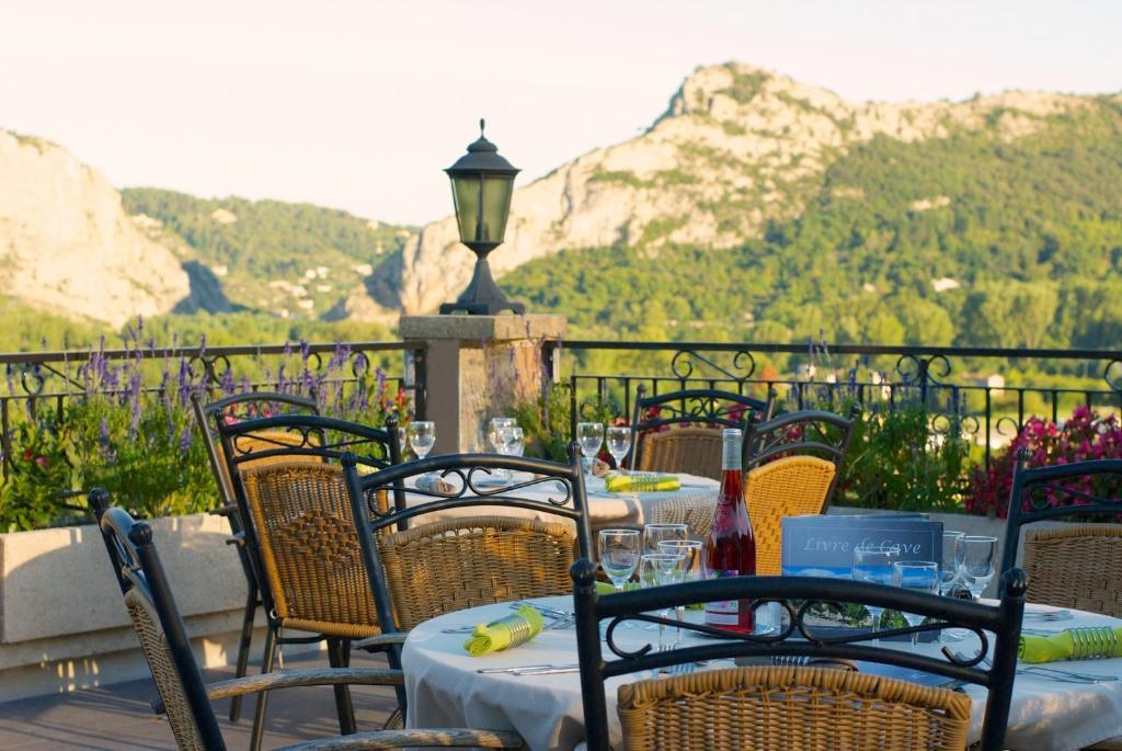 אנדוזה Logis Hotel Restaurant La Porte Des Cevennes מראה חיצוני תמונה