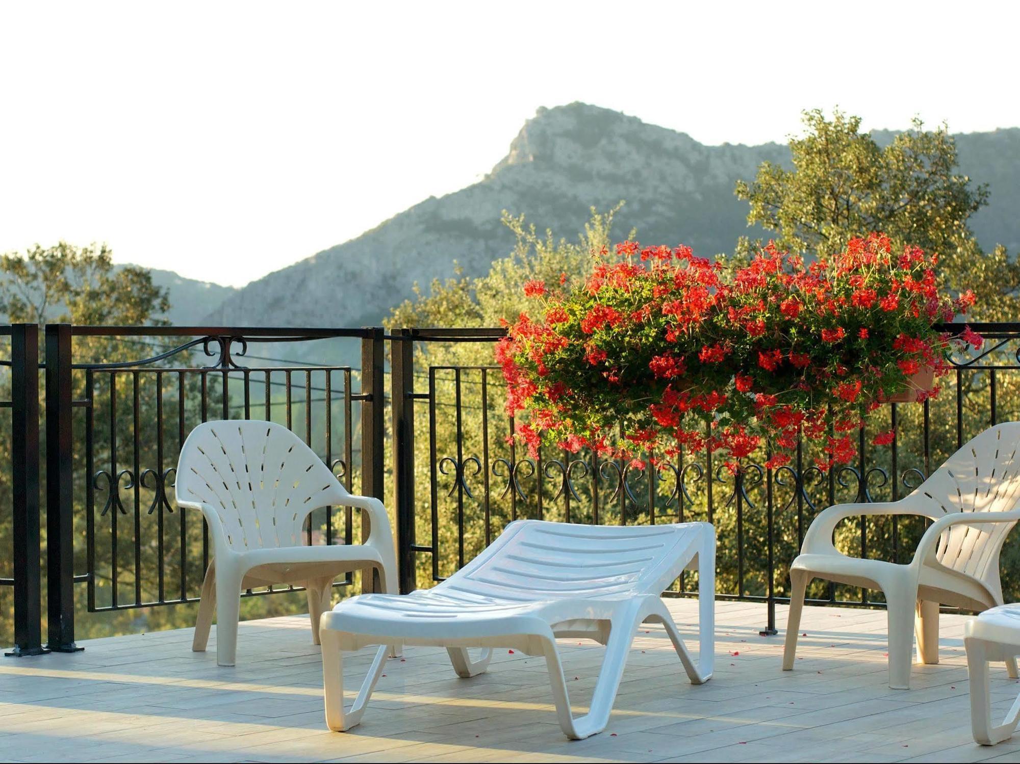 אנדוזה Logis Hotel Restaurant La Porte Des Cevennes מראה חיצוני תמונה