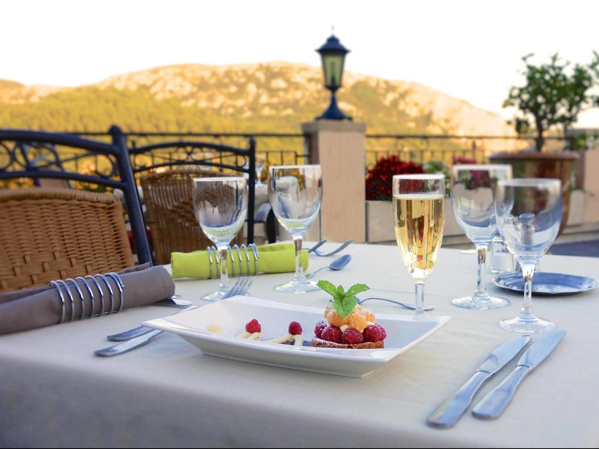 אנדוזה Logis Hotel Restaurant La Porte Des Cevennes מראה חיצוני תמונה